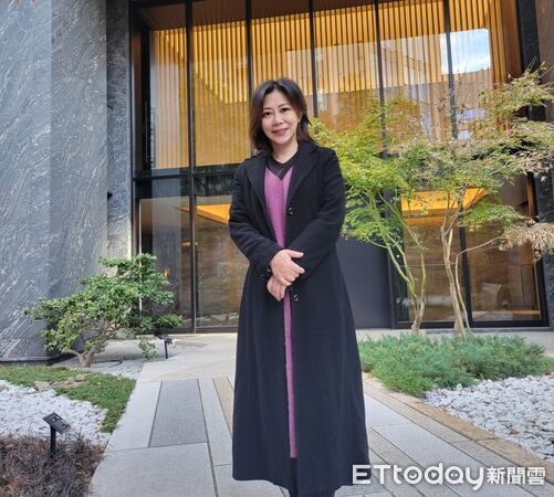 ▲管罄(後排左起)、小彤、倪安東、友人。前排左為小彤的老公。（圖／馬可孛羅公關）