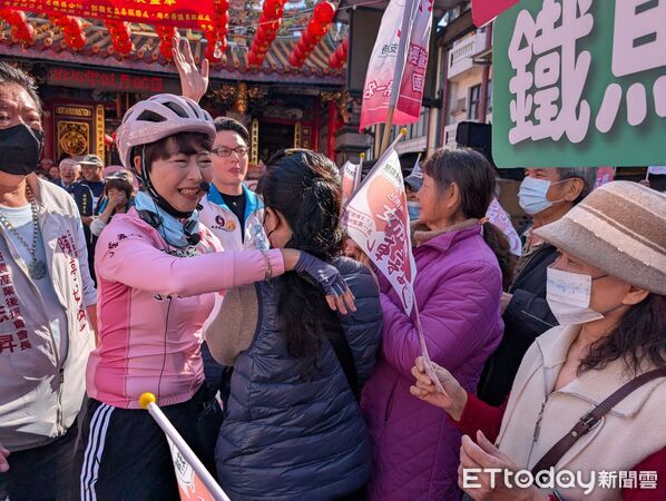 ▲立委陳亭妃5日騎鐵馬深入楠西、玉井等台南山區，傾聽農民對農水利建設的需求。（記者林東良翻攝，下同）