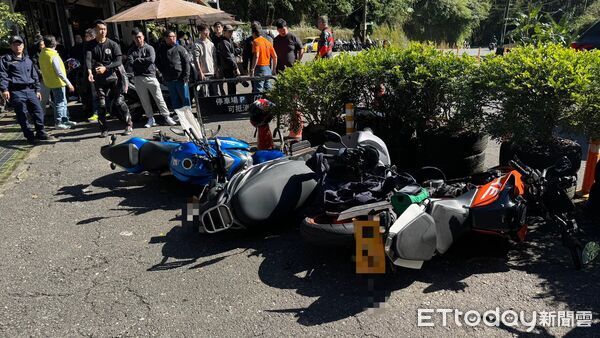 ▲▼北宜公路財茂灣，27歲男越級駕駛黃牌重機，過彎打滑撞3車。（圖／記者陳以昇翻攝）