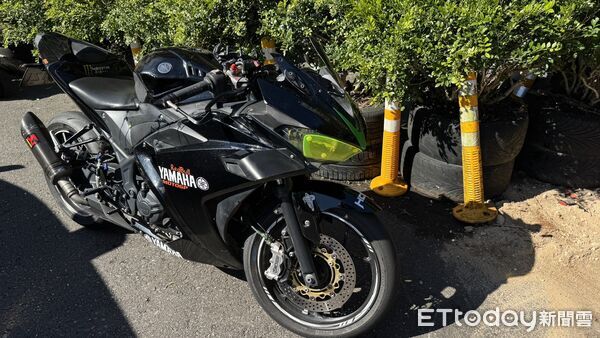 ▲▼北宜公路財茂灣，27歲男越級駕駛黃牌重機，過彎打滑撞3車。（圖／記者陳以昇翻攝）