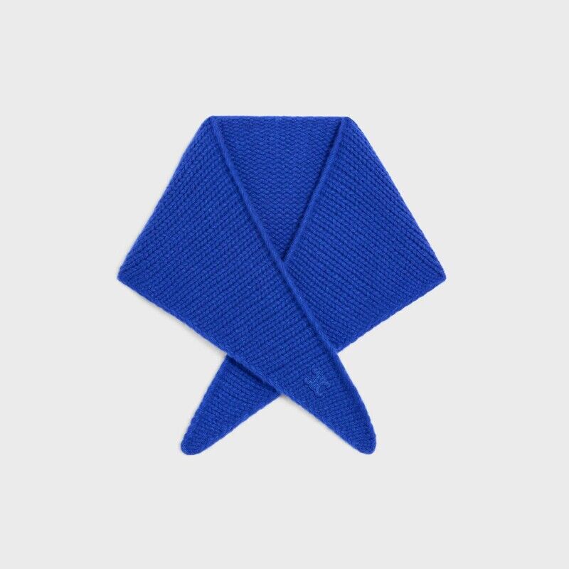 為何時髦精人手一條「三角圍巾」？這5款保暖百搭推薦清單請收下，今冬必須擁有！