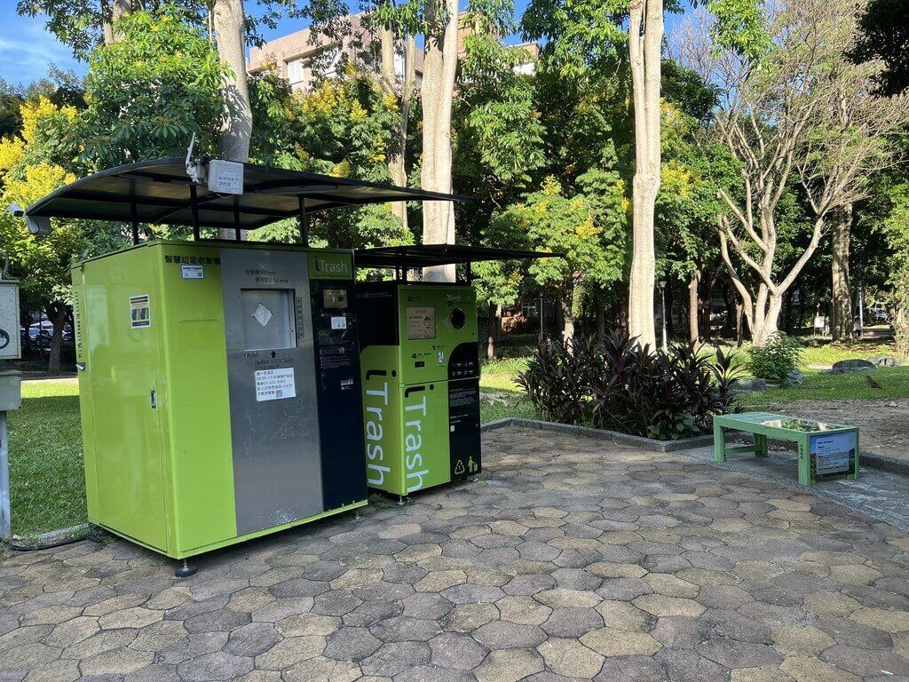 ▲▼內湖設置iTrash「智慧垃圾收集機」。（圖／內湖區公所）