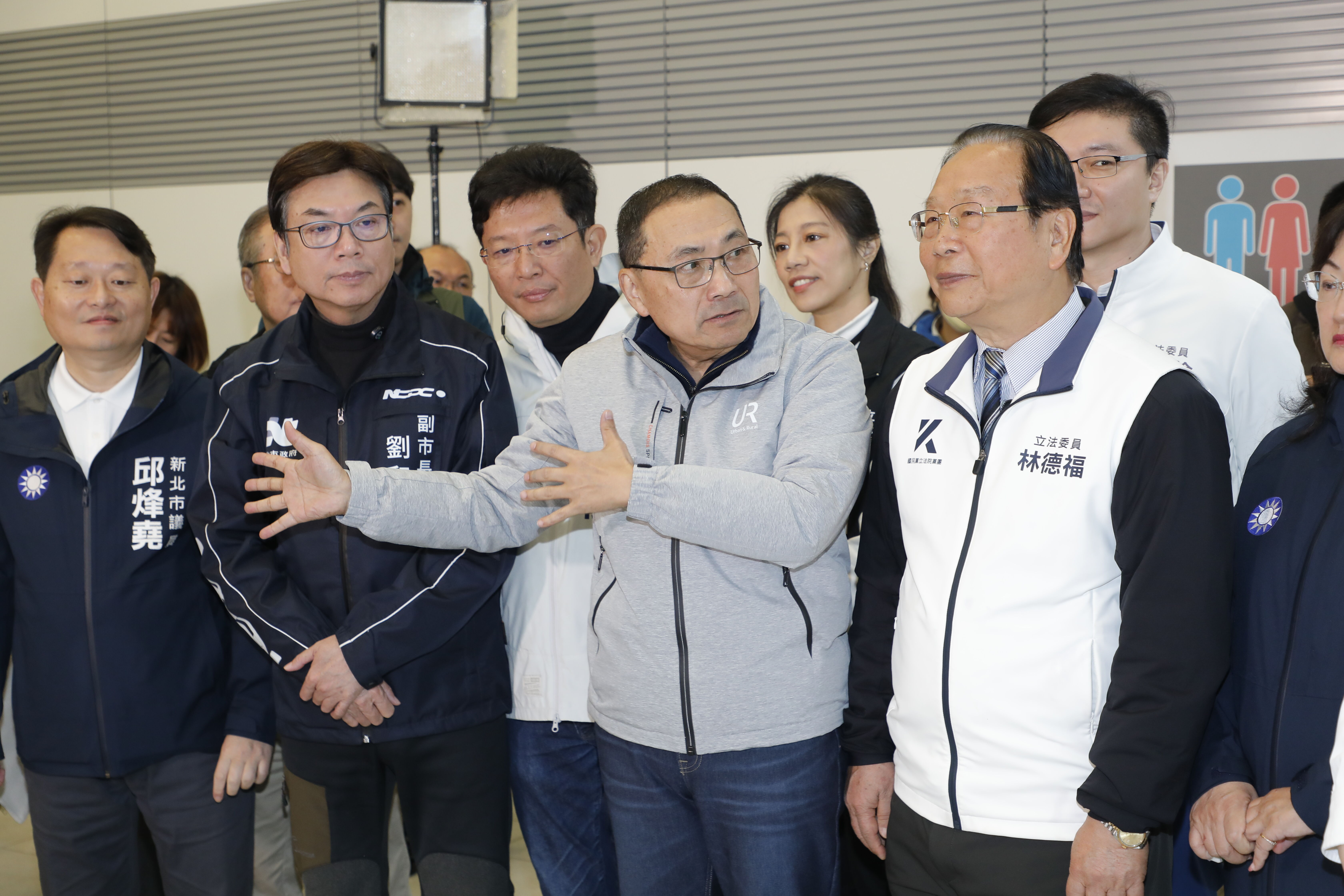 ▲▼新北市長侯友宜在新北捷運工程局長李政安的陪同下，進行捷運中和光復線(新北市段)可行性研究規劃路線視察。（圖／記者湯興漢攝）