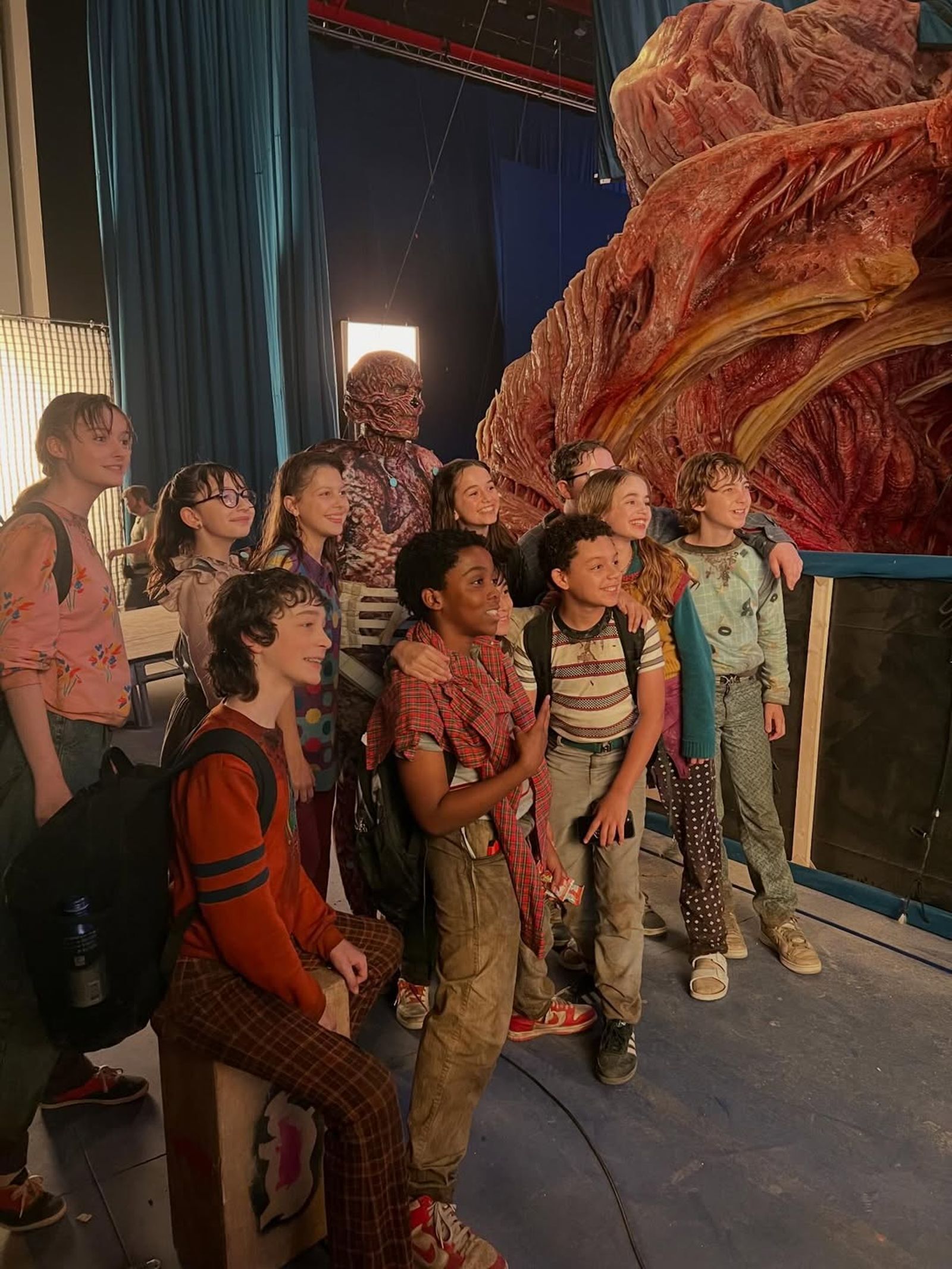 《怪奇物語》邪惡大反派私下超暖！　送「1本神祕禮物」讓小演員淚崩