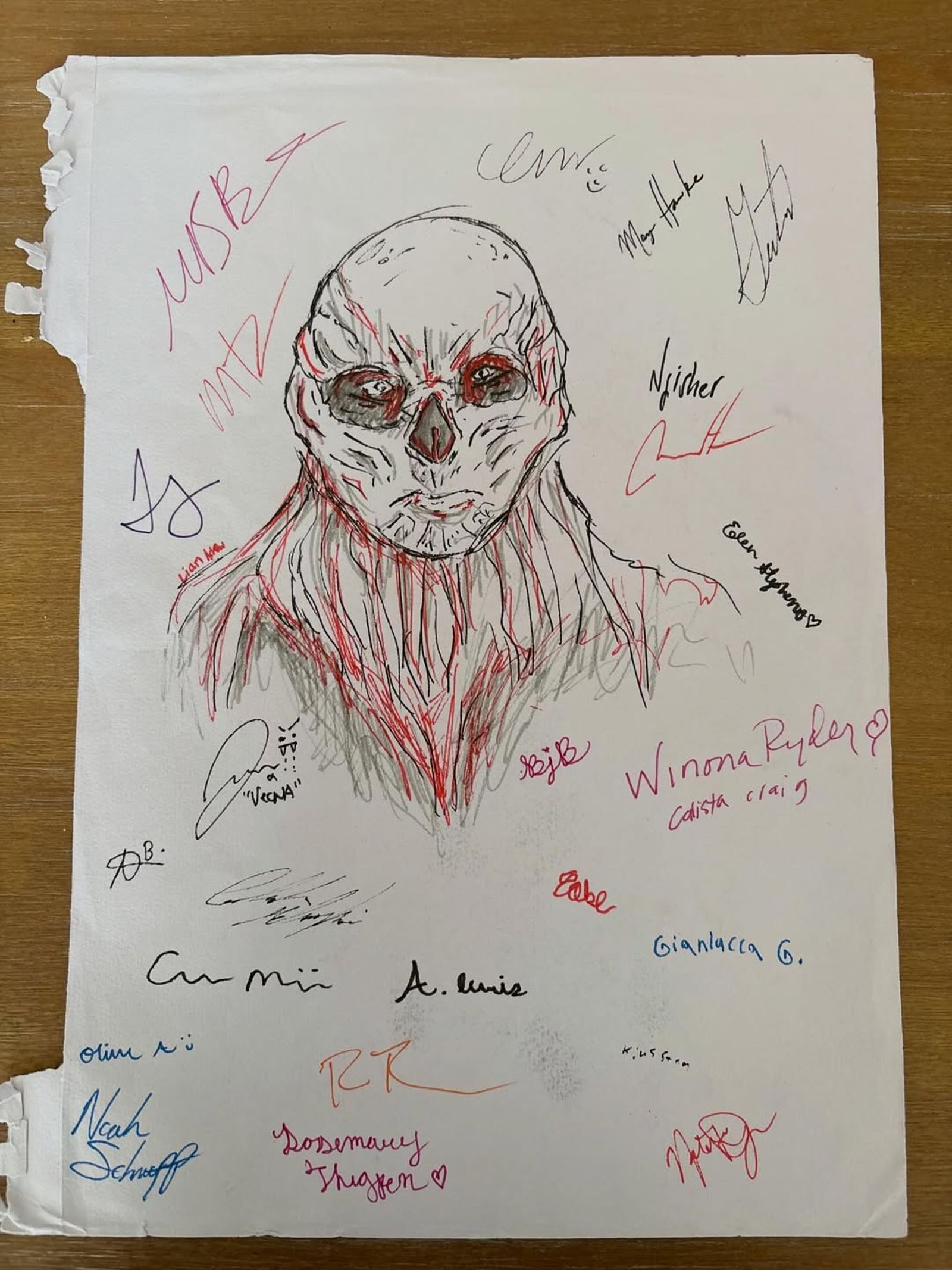 《怪奇物語》邪惡大反派私下超暖！　送「1本神祕禮物」讓小演員淚崩