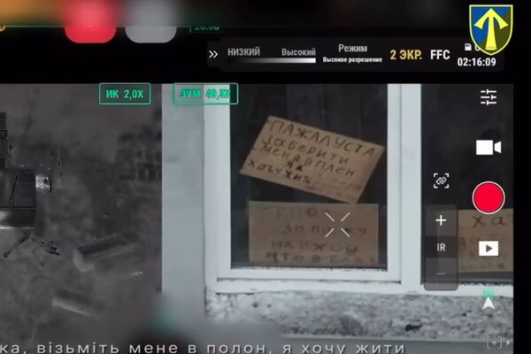 1名俄羅斯士兵為了生存，在紙板上焦急地寫下「請把我當成俘虜帶走，我想活下去」。（翻攝自16-й армійський корпус/16 Army Corps 臉書）