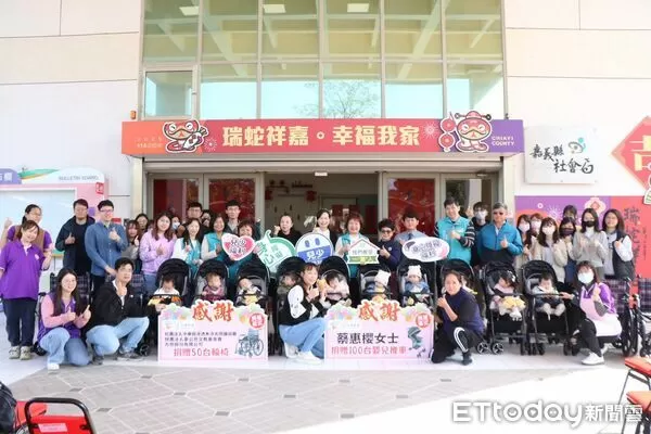 ▲▼   2026台灣燈會輪椅、推車捐贈儀式，打造友善環境  。（圖／嘉義縣政府提供）