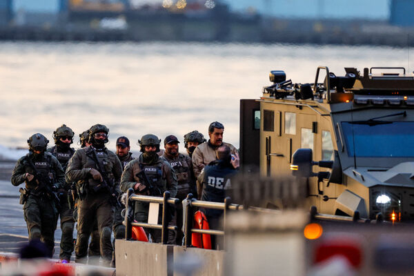 ▲▼馬杜洛被押往紐約曼哈頓聯邦法院受審。（圖／路透）