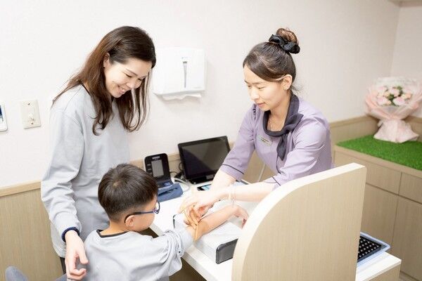 ▲活潑愛笑9歲童尿床健檢意外揪出「單腎」