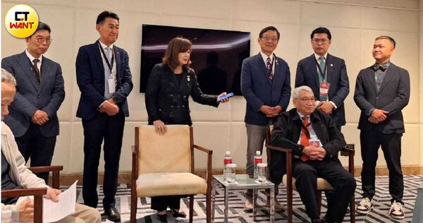 不動產協進會月前辦理會員大會，龍寶建設董事長張麗莉(左3)、勤美集團董事長林廷芳(右3)、將捷集團總裁林長勳(前)、連雲建設總經理蔡漢霖(右2)等代表反映「土方之亂」全台受影響。（圖／林榮芳攝）