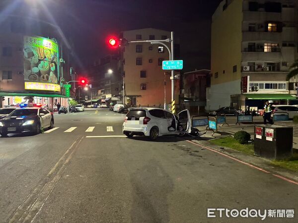 ▲▼前鎮酒駕車禍             。（圖／記者陳宏瑞翻攝）