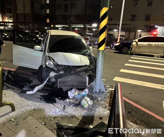 ▲▼前鎮酒駕車禍             。（圖／記者陳宏瑞翻攝）