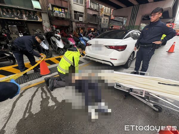 ▲▼基隆男到崁仔頂買魚，身體不舒服倒臥車內無呼吸心跳。（圖／記者郭世賢翻攝，下同）