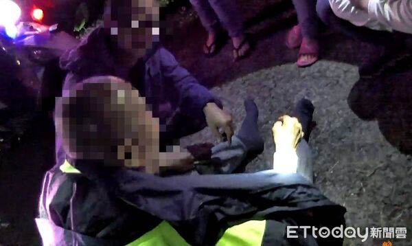 ▲竹山警方於寒夜成功尋回走失長者。（圖／記者高堂堯翻攝，下同）