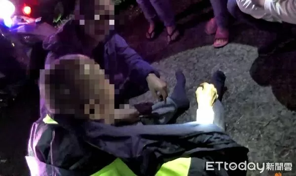 ▲竹山警方於寒夜成功尋回走失長者。（圖／記者高堂堯翻攝，下同）