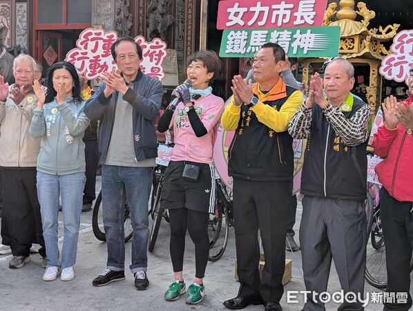 ▲立委陳亭妃6日持續進行「行動政府・行動正能量」鐵馬行動，騎乘單車深入台南各行政區，沿途獲得鄉親熱情回應。（記者林東良翻攝，下同）