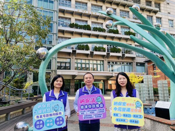 ▲由左至右法務科潘芬芳科長地價稅科謝秉勳科長稽核科呂嘉倫審核員。（圖／新竹市政府提供）