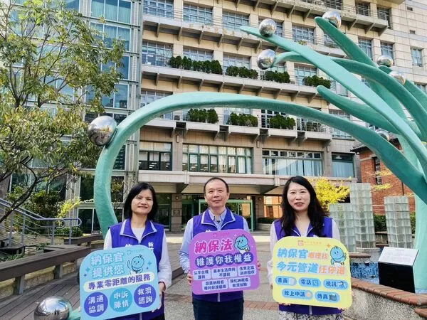 ▲由左至右法務科潘芬芳科長地價稅科謝秉勳科長稽核科呂嘉倫審核員。（圖／新竹市政府提供）