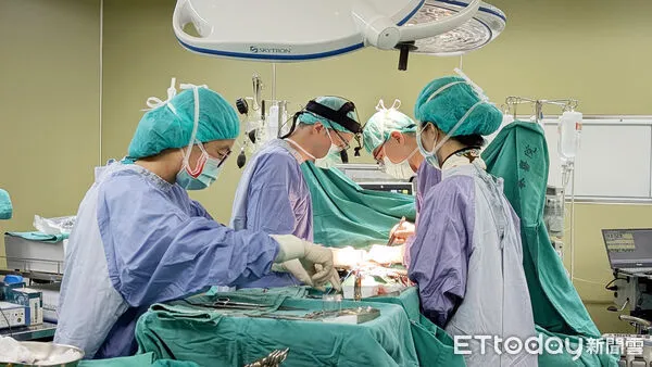 ▲安泰醫院利用先進分支微創支架技術替吳男進行手術。（圖／安泰醫院提供）