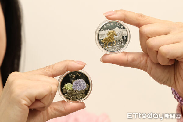 ▲丙午馬年生肖套幣網購爆棚。（圖／記者黃克翔攝）