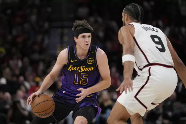 ▲湖人里夫斯、太陽布魯克斯。（圖／達志影像／美聯社）