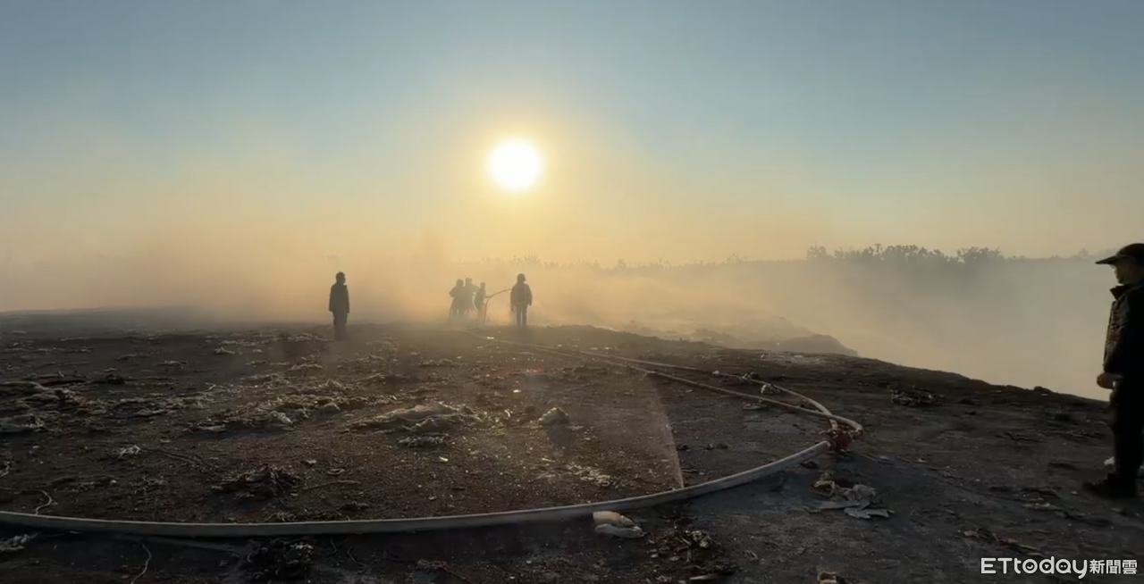 台南城西二期掩埋場大火!夕陽對照火煙...宛即異星球電影場景