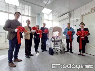 全台第四台智能洗浴機落腳長青　百歲人瑞捐贈守護長者尊嚴