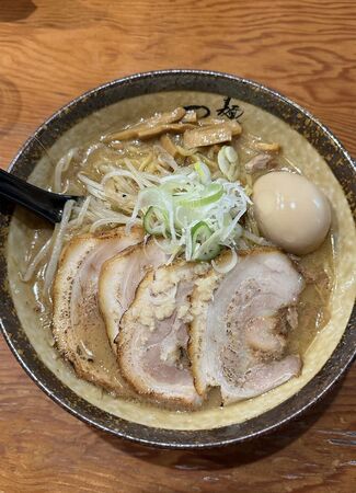 ▲▼「麺屋つくし富山本店」富山市tabelog第一位，札幌すみれ系味噌拉麵。（圖／部落客小虎提供）