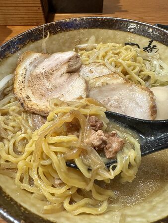 ▲▼「麺屋つくし富山本店」富山市tabelog第一位，札幌すみれ系味噌拉麵。（圖／部落客小虎提供）