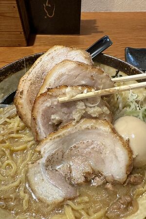 ▲▼「麺屋つくし富山本店」富山市tabelog第一位，札幌すみれ系味噌拉麵。（圖／部落客小虎提供）