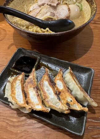 ▲▼「麺屋つくし富山本店」富山市tabelog第一位，札幌すみれ系味噌拉麵。（圖／部落客小虎提供）