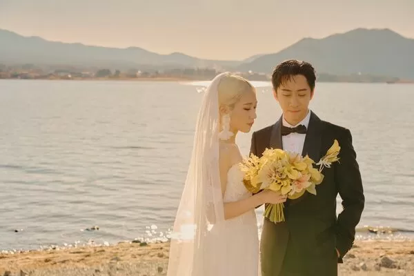 ▲▼Lulu陳漢典婚紗照。（圖／翻攝自臉書）