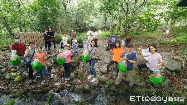 ▲雪霸國家公園管理處去年首度動用直升機，成功將240尾國寶魚吊掛到目標棲地。（圖／雪霸國家公園管理處提供）