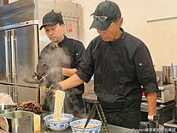 ▲▼迪化街大稻埕美食「江牛樓」，入選米其林日本主廚牛肉麵排隊名店。（圖／部落客DARREN提供）