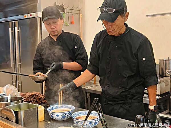 ▲▼迪化街大稻埕美食「江牛樓」，入選米其林日本主廚牛肉麵排隊名店。（圖／部落客DARREN提供）