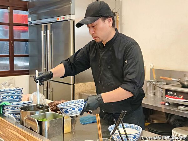 ▲▼迪化街大稻埕美食「江牛樓」，入選米其林日本主廚牛肉麵排隊名店。（圖／部落客DARREN提供）