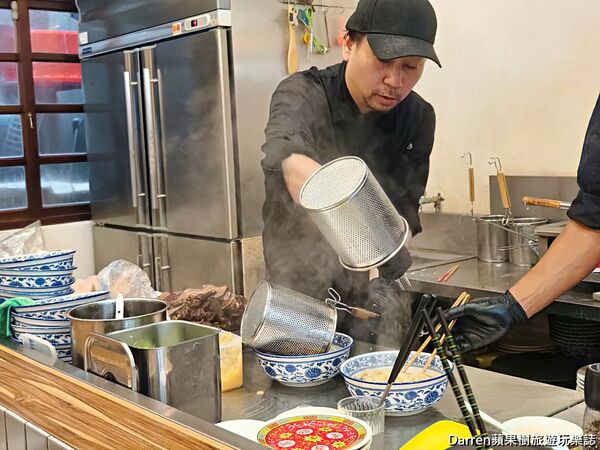 ▲▼迪化街大稻埕美食「江牛樓」，入選米其林日本主廚牛肉麵排隊名店。（圖／部落客DARREN提供）