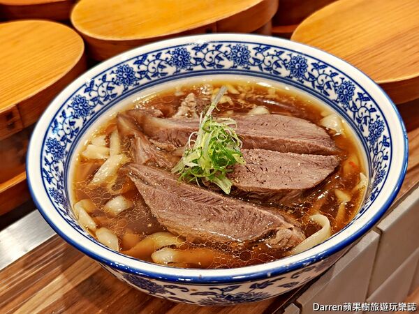 ▲▼迪化街大稻埕美食「江牛樓」，入選米其林日本主廚牛肉麵排隊名店。（圖／部落客DARREN提供）