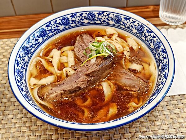 ▲▼迪化街大稻埕美食「江牛樓」，入選米其林日本主廚牛肉麵排隊名店。（圖／部落客DARREN提供）