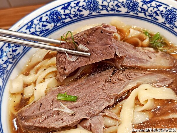 ▲▼迪化街大稻埕美食「江牛樓」，入選米其林日本主廚牛肉麵排隊名店。（圖／部落客DARREN提供）