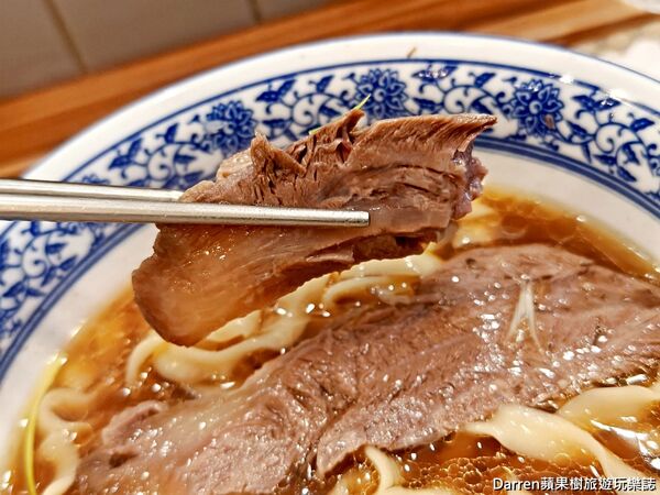 ▲▼迪化街大稻埕美食「江牛樓」，入選米其林日本主廚牛肉麵排隊名店。（圖／部落客DARREN提供）