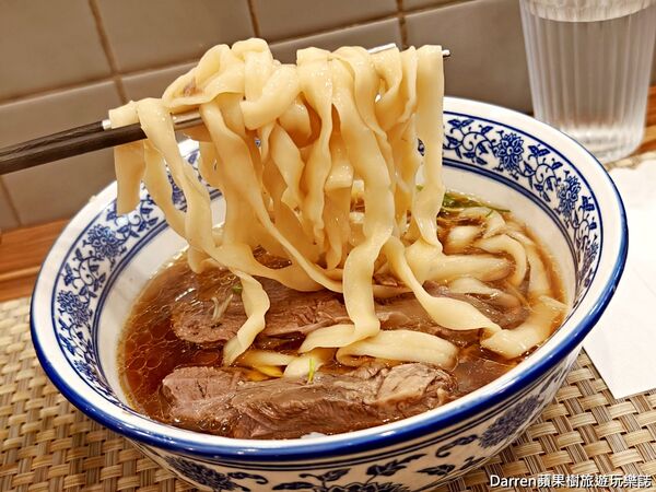 ▲▼迪化街大稻埕美食「江牛樓」，入選米其林日本主廚牛肉麵排隊名店。（圖／部落客DARREN提供）