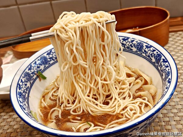 ▲▼迪化街大稻埕美食「江牛樓」，入選米其林日本主廚牛肉麵排隊名店。（圖／部落客DARREN提供）