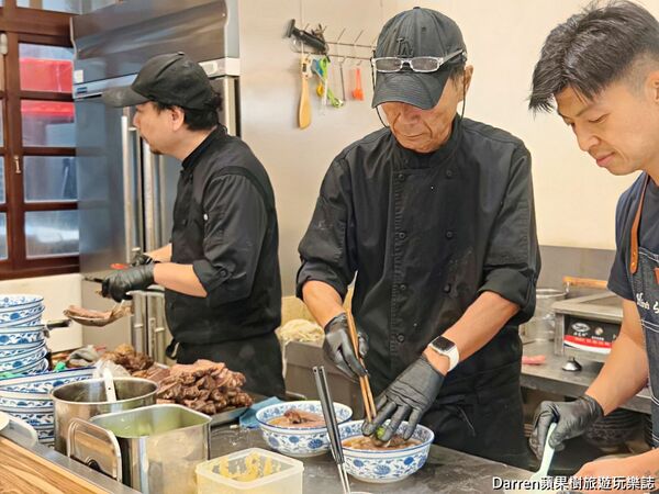 ▲▼迪化街大稻埕美食「江牛樓」，入選米其林日本主廚牛肉麵排隊名店。（圖／部落客DARREN提供）