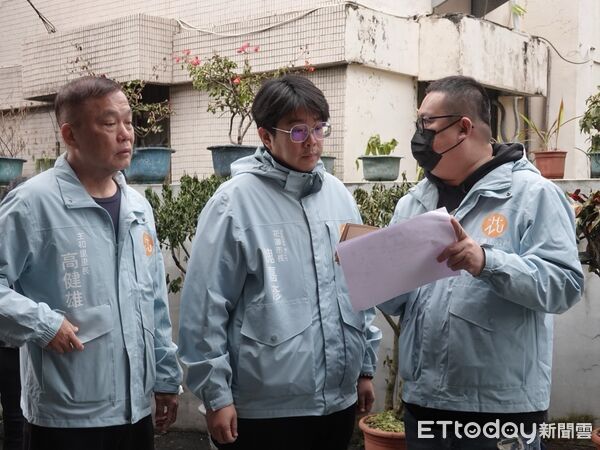 ▲▼花蓮市公所里幹事連夜清查，確認本次火警共有13戶居民受災。(圖／花蓮市公所提供，下同）