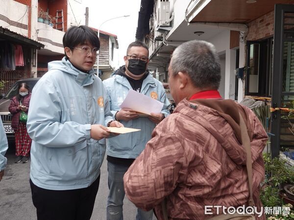 ▲▼花蓮市公所里幹事連夜清查，確認本次火警共有13戶居民受災。(圖／花蓮市公所提供，下同）