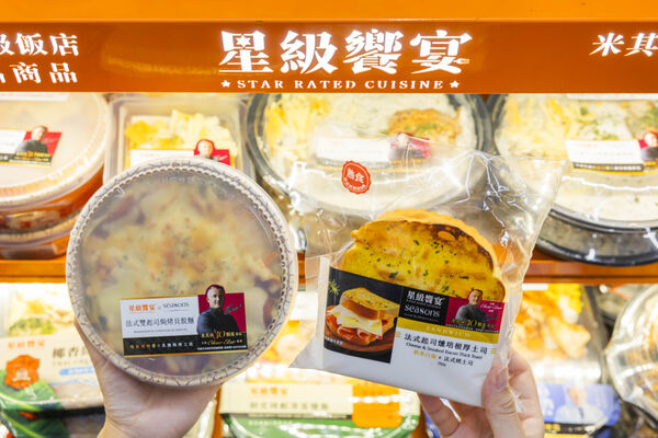 ▲▼7-ELEVEN 使用本土研發的燉飯專用米，開發超商通路首款「低食物里程燉飯」。（圖／業者提供）