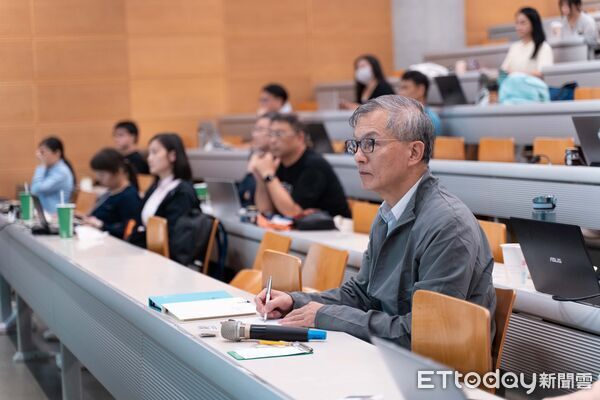 ▲▼台科大企管系教授林孟彥，退休前在校時內開課受到學生歡迎，圖為在校上課狀況。（圖／林孟彥提供）