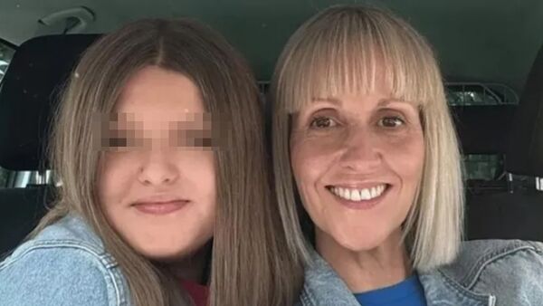 ▲▼海邊拍美照！她擺pose下秒遭巨浪捲走　母跳水救人也溺斃。（圖／翻攝亨伯賽德郡警方）