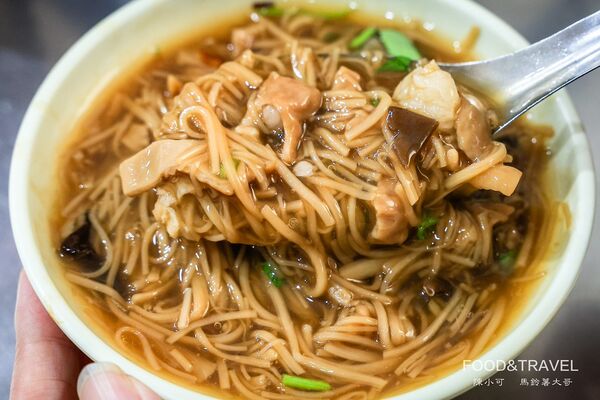 ▲▼三重美食「仁政蕭家大腸麵線」，藏在市場的隱藏版麵線店。（圖／部落客陳小可提供）